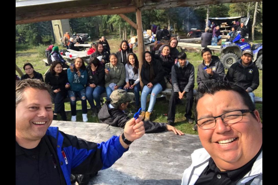 Thunder Bay Police Service Sgt. Greg Stein (left) and Const. Bob Simon visited three remote Northwestern Ontario First Nations communities earlier this week. (Thunder Bay Police Service Facebook)