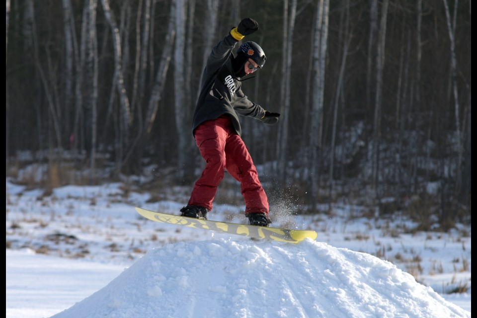 Skiers and snowboarders were out enjoying the warm weather and artificial snow at Loch Lomond this weekend. 