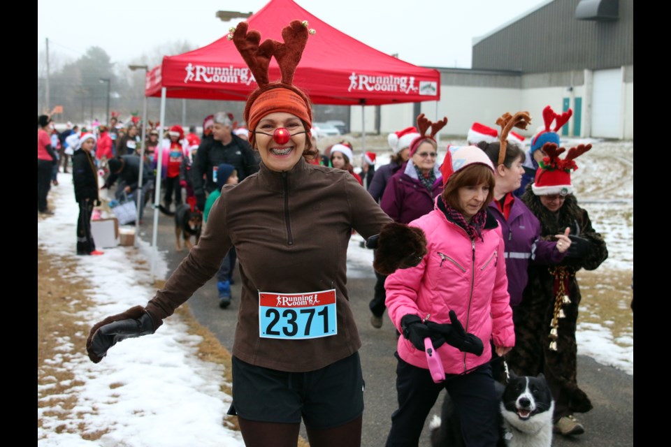 More than 250 smiling people participated in this year's Santa Shuffle on Saturday. (Photos by Doug Diaczuk - Tbnewswatch.com). 