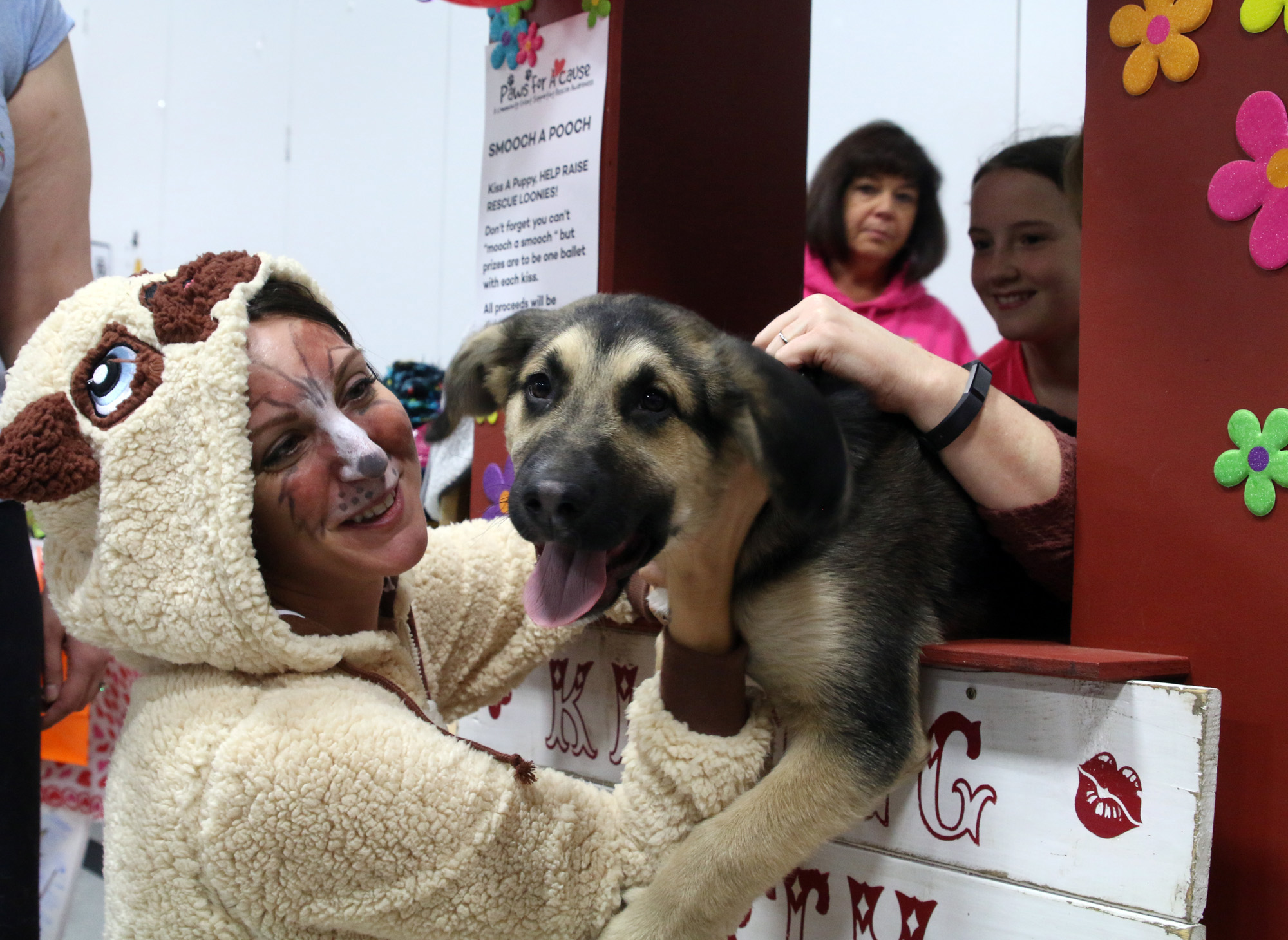 Animal lovers paws for a cause TBNewsWatch