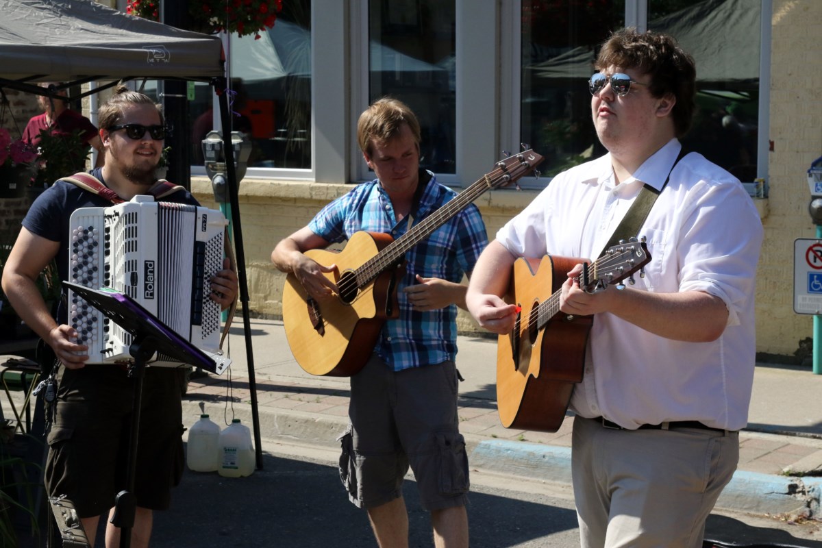 Busker's Festival kicks off (4 photos)