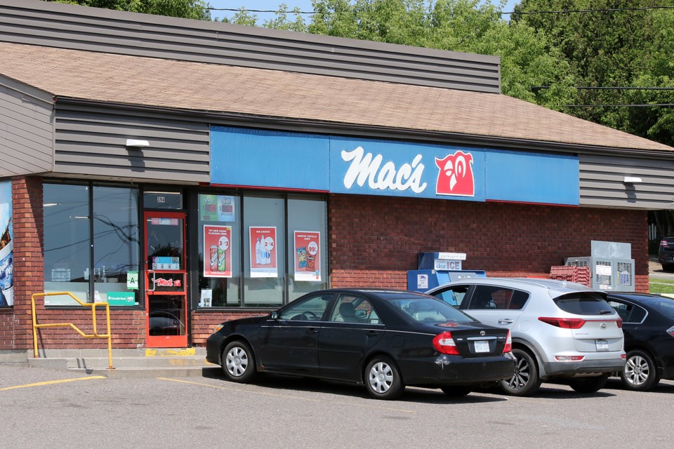 Mac's Oliver Road