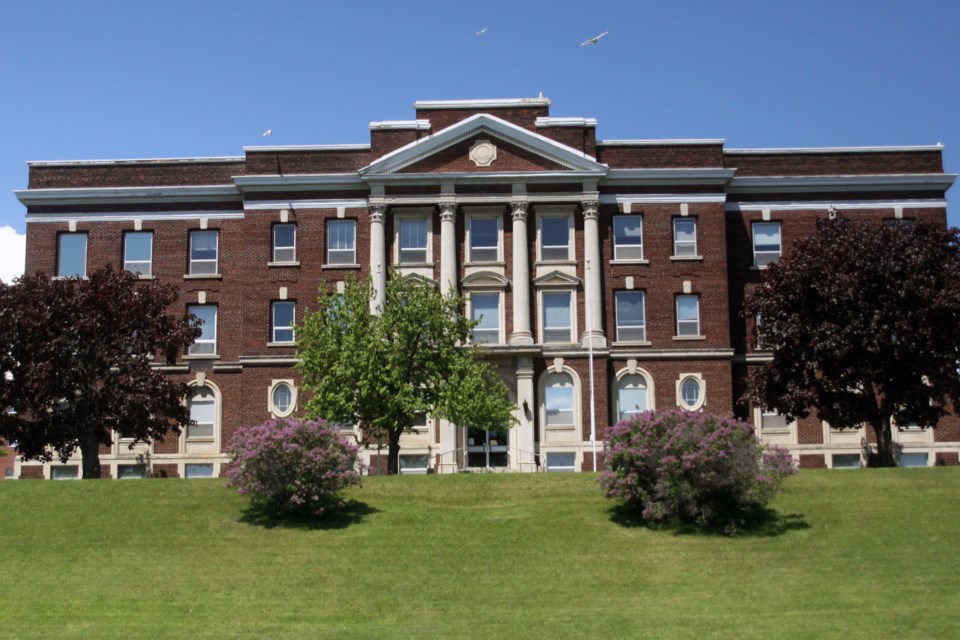 The Camelot Street courthouse, which closed in 2014, was sold for $500,000 (tbnewswach.com)