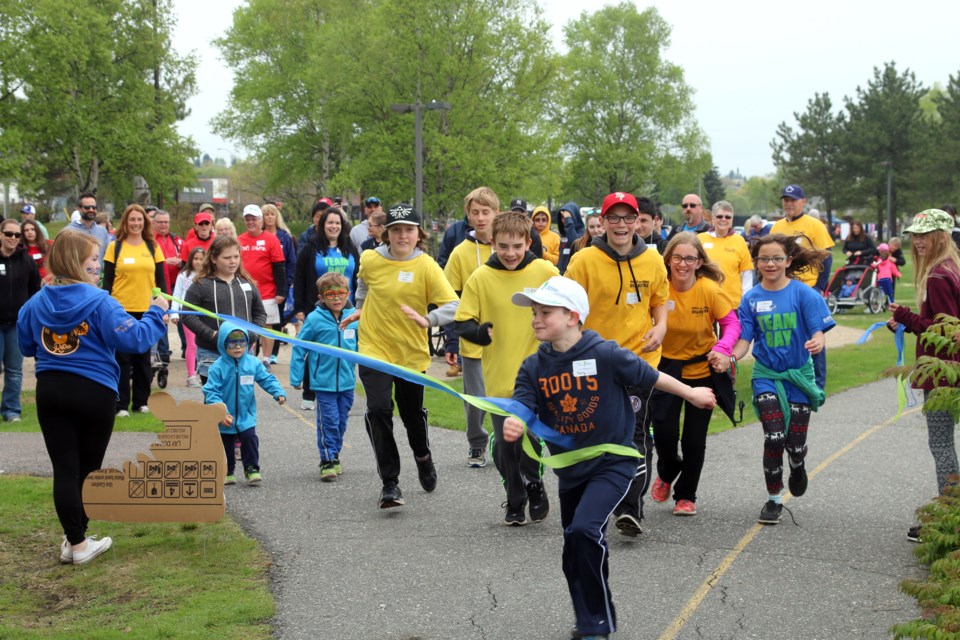 A group of youth burst through the start line at the 2017 JDRF Telus Walk to Cure Diabetes at Prince Arthur’s Landing.  