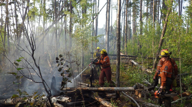 Crews working on Nipigon Fire Number 111 (MNR)