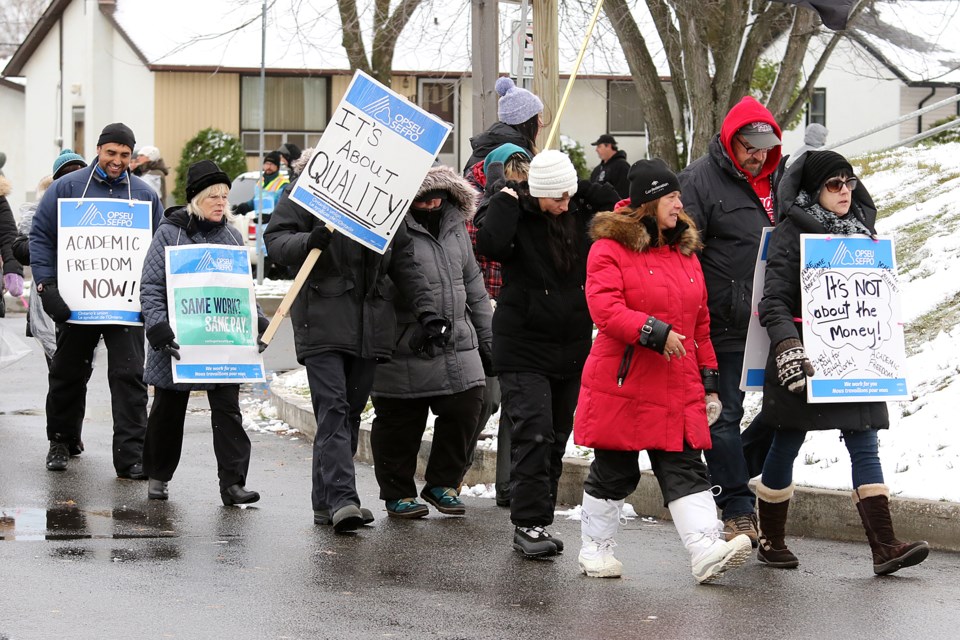 Confederation College teachers are joined by other union members from across Thunder Bay on Friday, Oct. 27, 2017 during a noon-hour rally in front of Mini Queen's Park (Leith Dunick, tbnewswatch.com). 