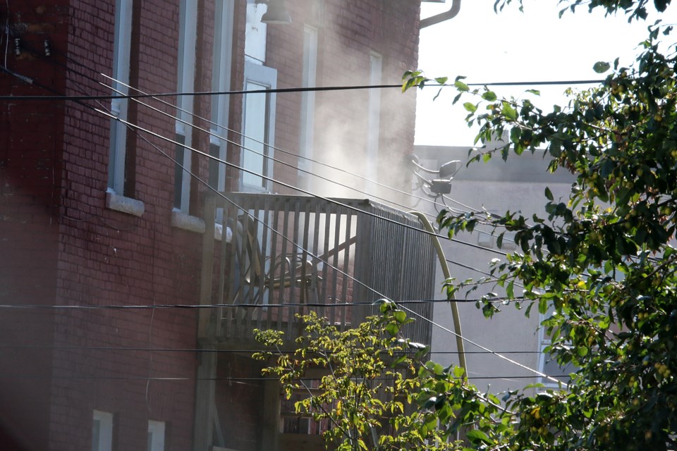 Smoke billows from a building in the 300 block of Simpson Street on Thursday, Sept. 21, 2017 (Leith Dunick, tbnewswatch.com). 