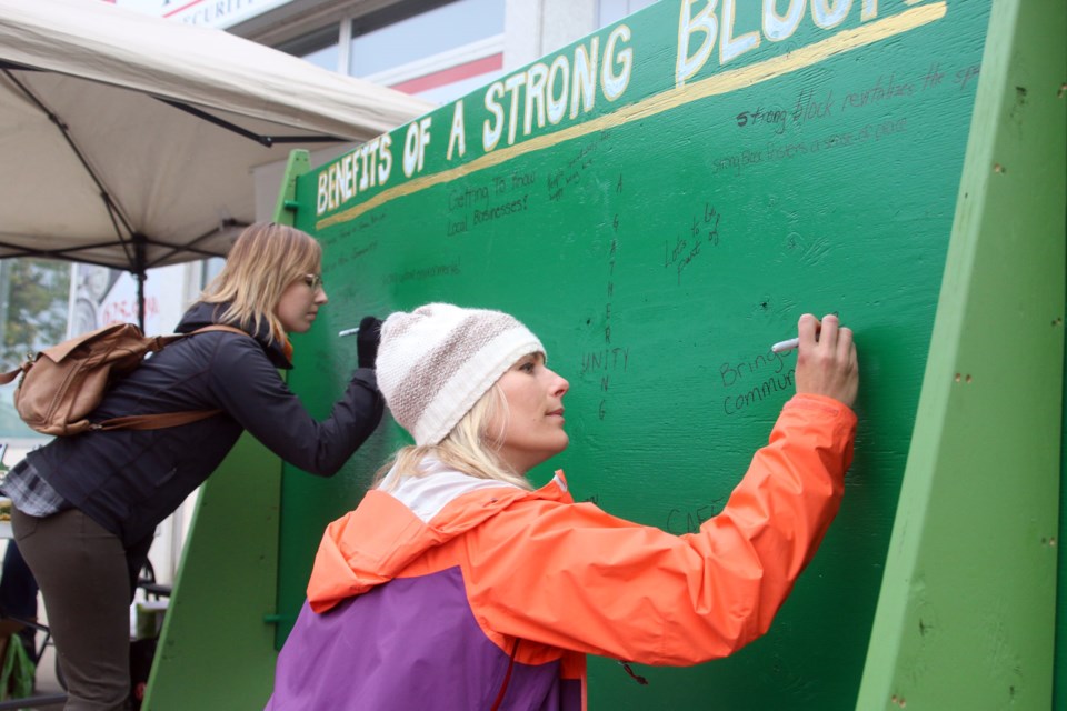 Rena Viehbeck (right), climate adaptation coordinator with EarthCare and Amy Bumbacco, food strategy coordinator with the city of Thunder Bay, share their ideas on the benefits of a Strong Block. 