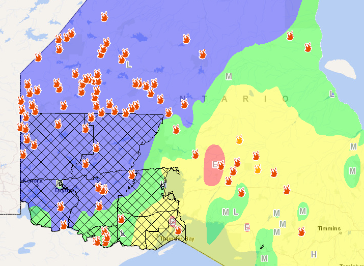 This map shows current fires and the forest fire danger rating in various area of Northern Ontario on Aug. 23, 2021. Purple is low, green is moderate, yellow is high and pink is extreme (MNDMNRF)