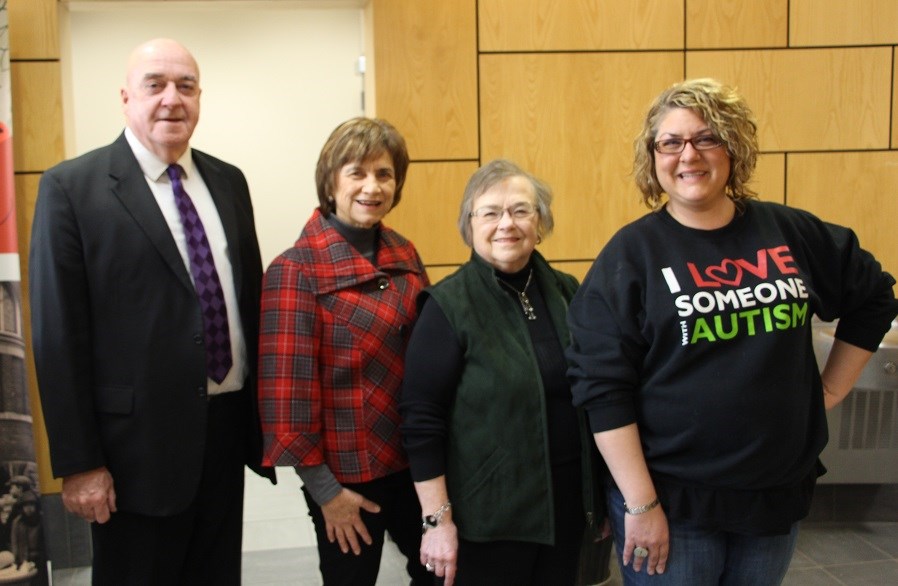 (l-r) Mayor Keith Hobbs  Councillor Linda Rydholm  Ollie Sawchuck Chair Official Recognition Committee  Dana Larrette 2017 award recipient