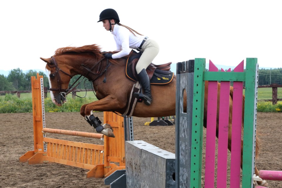 Alexis Noga training at the Dell Farm in Murillo, ON. (Michael Charlebois, tbnewswatch)