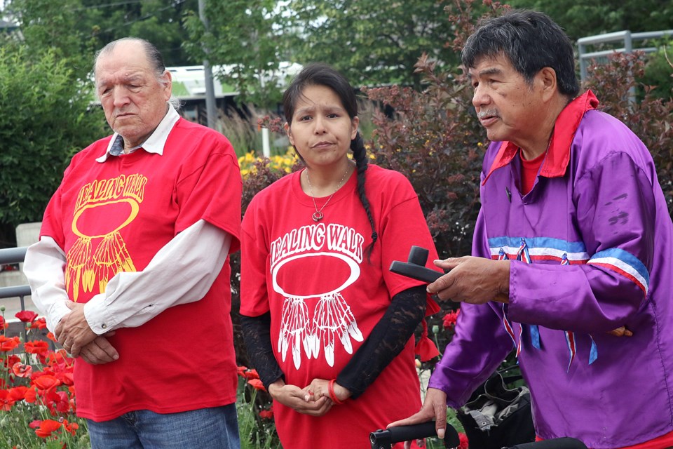 Allan Towegishig (right) addresses a group of walkers from Ginoogaming First Nation, who arrived on Saturday, July 21, 2018 at Thunder Bay's city hall, having walked from their home community to raise awareness for Indigenous issues. (Leith Dunick, tbnewswatch.com). 