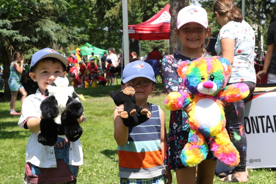 Zakary Muldoon (left), Braidan Muldoon, and Ava Bannatyne holding their bears at the Teddy bear Picnic on July 10, 2018. (Michael Charlebois, tbnewswatch)