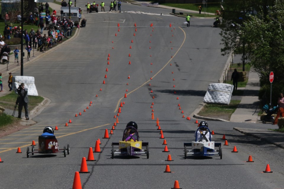 Jackson Elliot, Eva Botsford, and Dean Moore head down Waverley Hill. (Michael Charlebois / tbnewswatch)