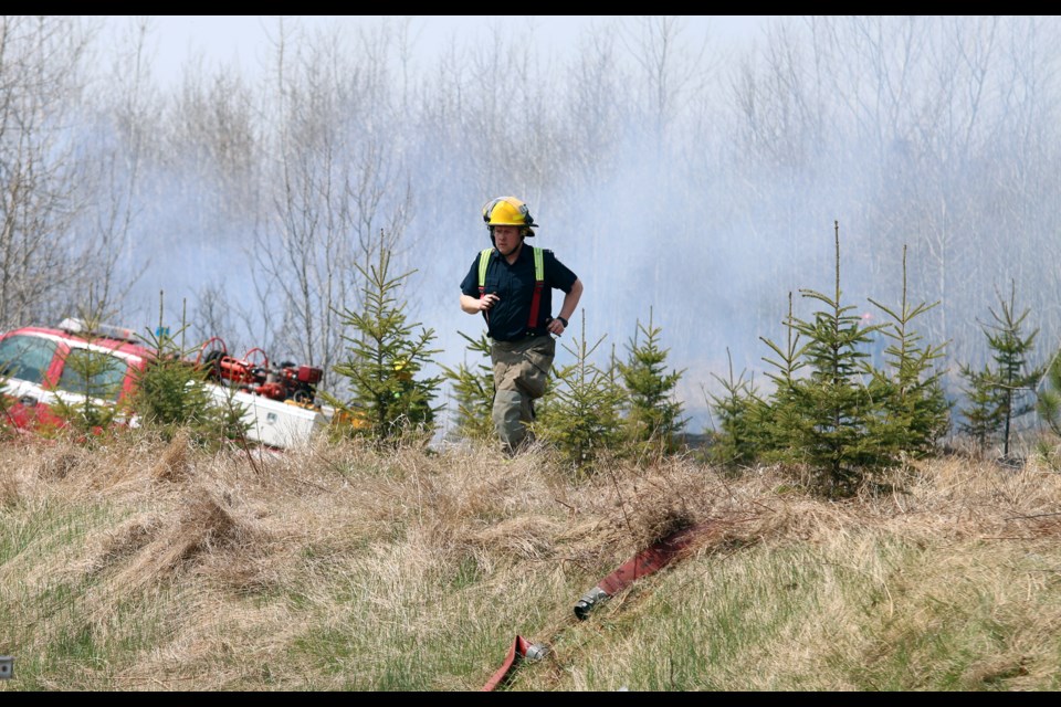 Thunder Bay Fire Rescue crews are on the scene of a large grass fire on Broadway Avenue. (Photos by Doug Diaczuk - Tbnewswatch.com). 