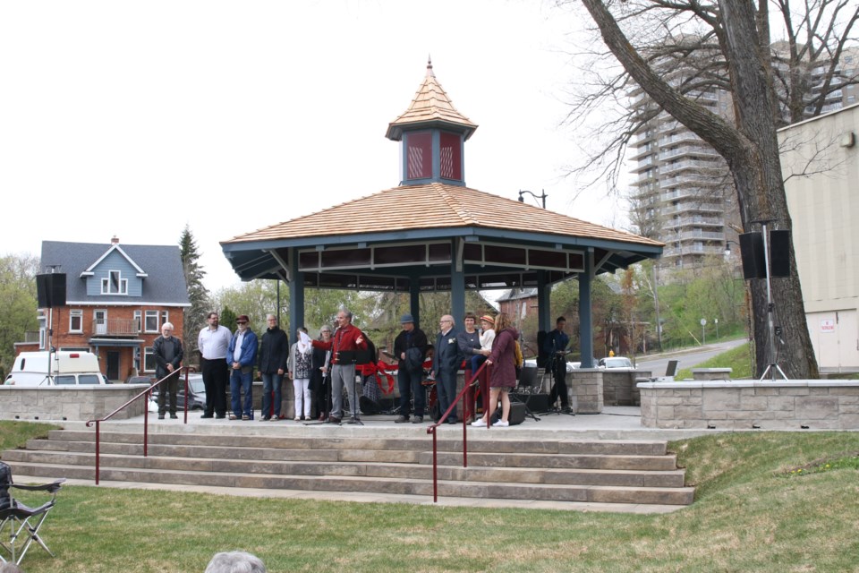 Keith Nymark (pictured in red) alongside fellow supporters of the prject which brought a pavilion back to Waverley park.(Michael Charlebois / tbnewswatch)