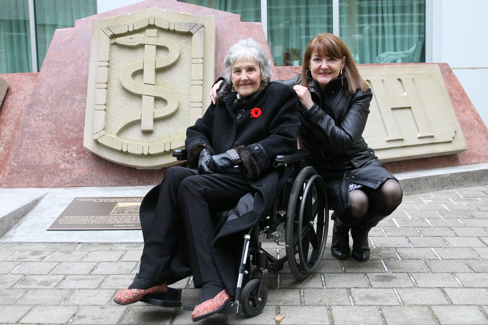 Shirley King, a former nurse at the Port Arthur General Hospital, with daughter Sherry King in front of the monument commemorating the former hospital on the property of the Thunder Bay Regional Health Sciences Centre that was unveiled on Thursday, November 8, 2018. (Matt Vis, tbnewswatch.com)