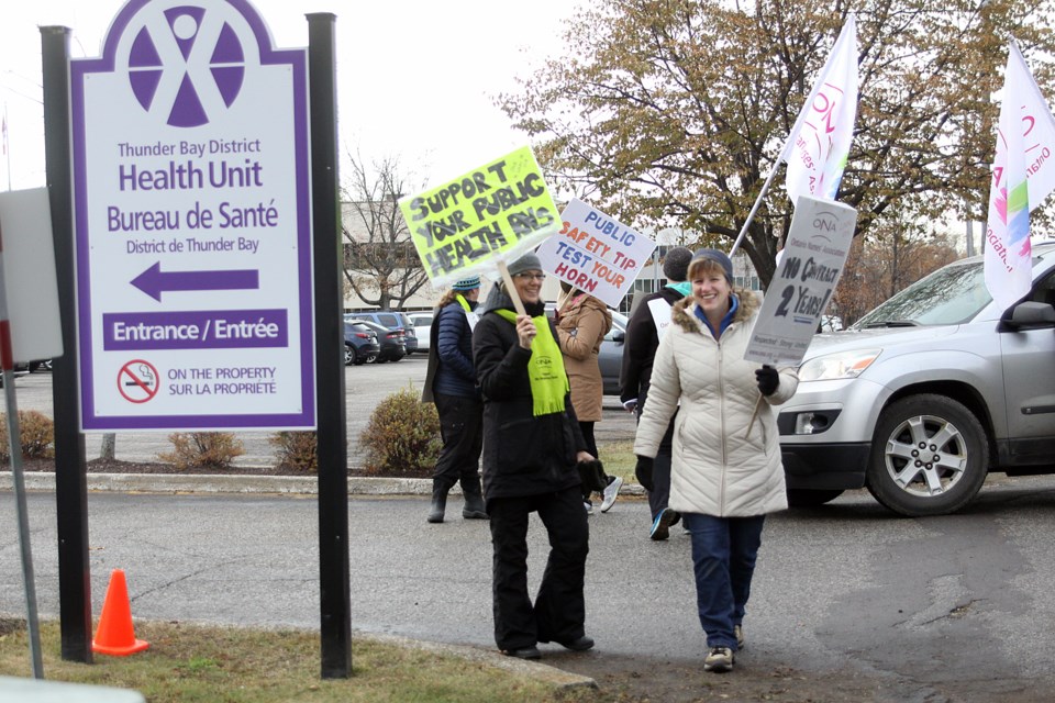 Public health nurses at the Thunder Bay District Health Unit were on the picket lines for the third straight day on Friday, October 19, 2018. (Matt Vis, tbnewswatch.com)