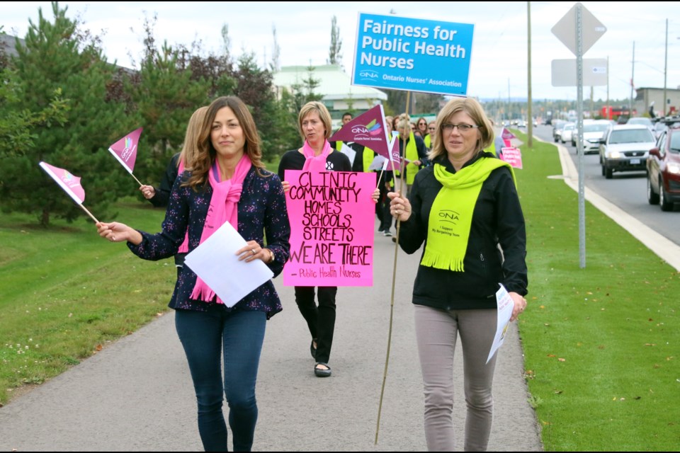 More than 30 public health nurses held an information picket outside the Thunder Bay District Health Unit on Wednesday. (Photos by Doug Diaczuk - Tbnewswatch.com). 