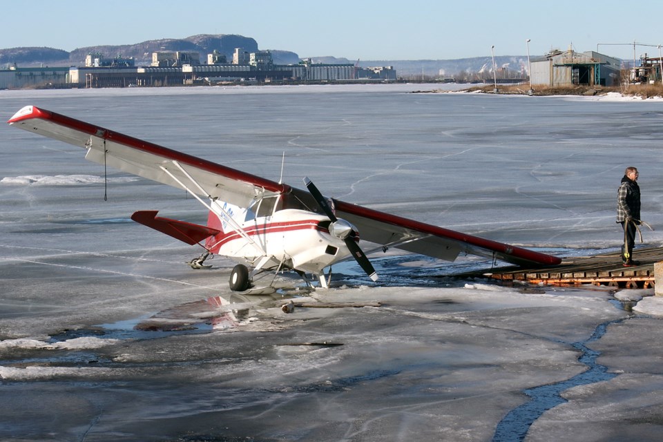 A plane had to be towed out of the Thunder Bay Harbour on Friday, April 19, 2019 after its left wheel and ski became submerged under water. (Leith Dunick, tbnewswatch.com)