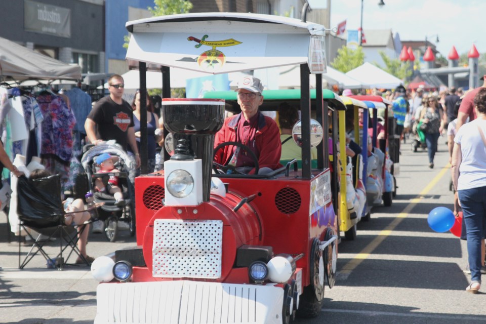 The Lakehead Shrine Club continues their tradition of burrowing into the middle of the crowded festival, offering kids a train ride. (Michael Charlebois, tbnewswatch)