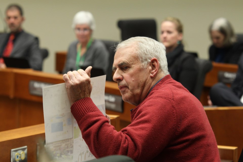 Ray Smith urges council to rebuild the pool in his deputation Monday night. (Photos by Ian Kaufman, Tbnewswatch.com)