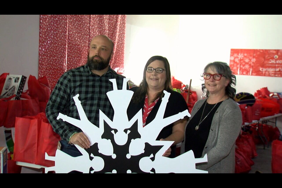 Dilico Anishinabek Family Care assistant directors Tom Auger (left) and Vanessa McLaughlin (centre) pose with Sherry Lessard of Sovereign Dental at a news conference on Dec. 12, 2022 (Mitchell Ringos/TBT News photos)