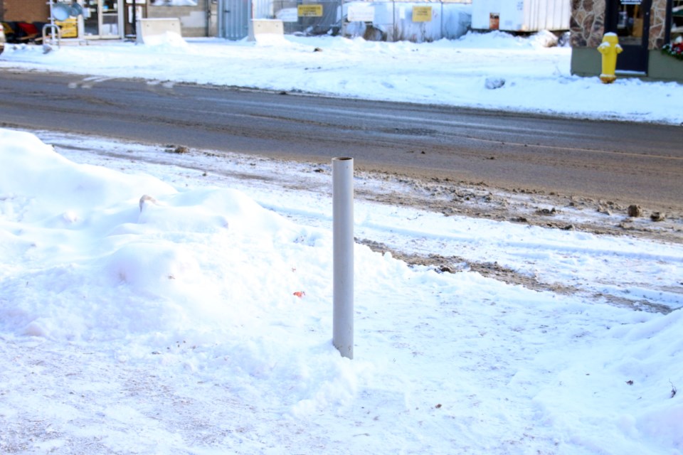 The top of this parking meter was stolen, part of a rash of recent parking meter thefts in Thunder Bay's downtown area. (Doug Diaczuk, tbnewswatch.com)