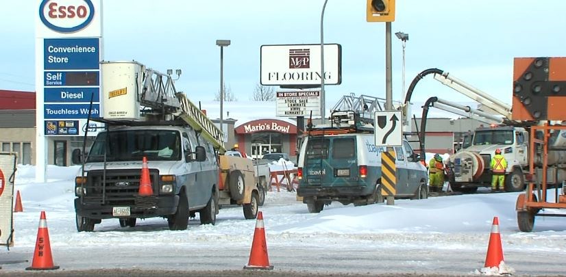 After a Tbaytel crew completed repairs, sewer and water workers returned Tuesday to finish their work (Alana Pickrell/TBTV)