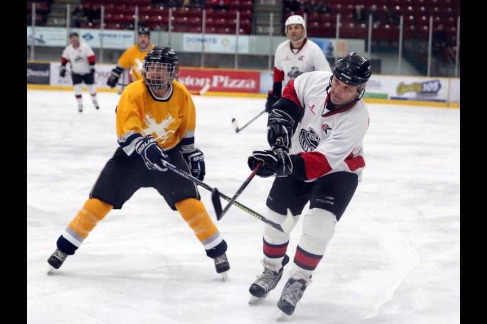 Former Edmonton Oiler player, Mike Krushelnyski, was out on the ice for the NHL Alumni Tour in Thunder Bay on Sunday. (Photos by Doug Diaczuk - Tbnewswatch.com). 