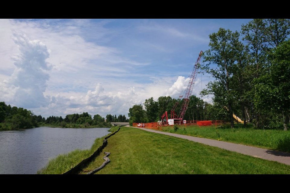 Accumulated silt will be removed from the channel between the Balmoral and William St. bridges (Alana Pickrell/TBTV)