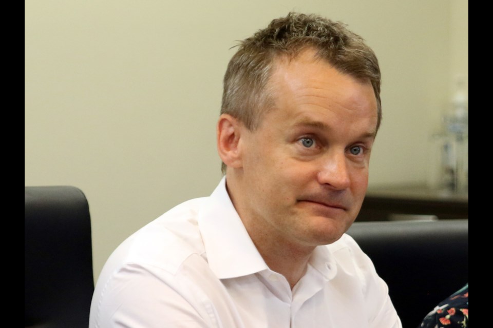 Minister of Indigneous Services, Seamus O'Regan, was in Attawapiskat on Sunday to meet with community leaders. (Photo by Doug Diaczuk - Tbnewswatch.com). 