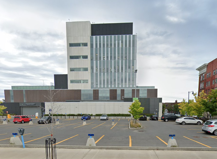 Thunder Bay courthouse side view