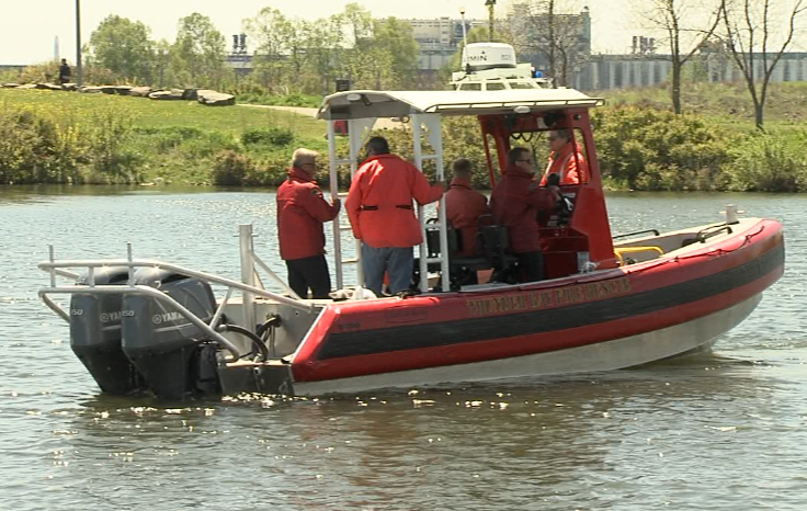 Thunder Bay firefighters are being trained this week on operating their new, fully-equipped rescue boat (Carmen Wong/TBTV)
