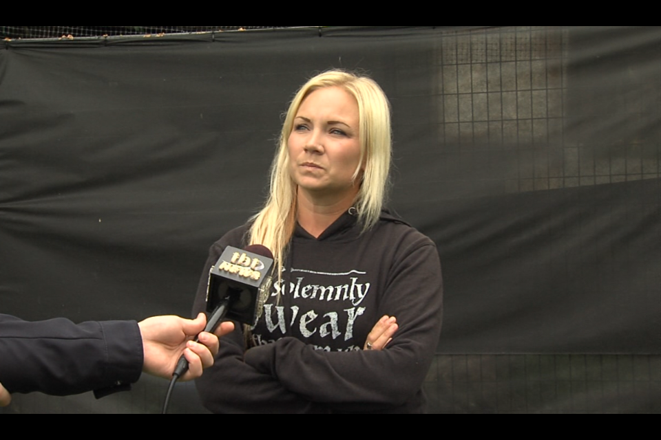 Jenn Salo of ThunderBird Wildlife Rescue is contacting experts in Florida for advice (Tbnewswatch file)