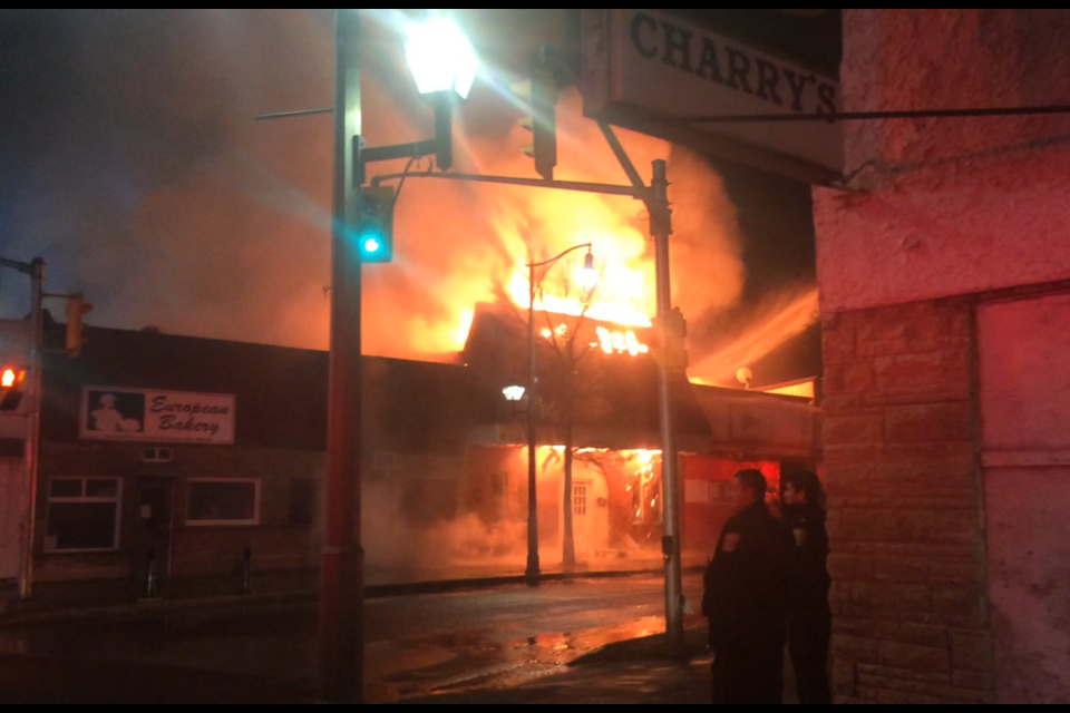 Thunder Bay Fire Rescue sent five pumpers and two aerial ladders to a Simpson St. fire on Nov. 19, 2019 (Daniel Finlayson photo)