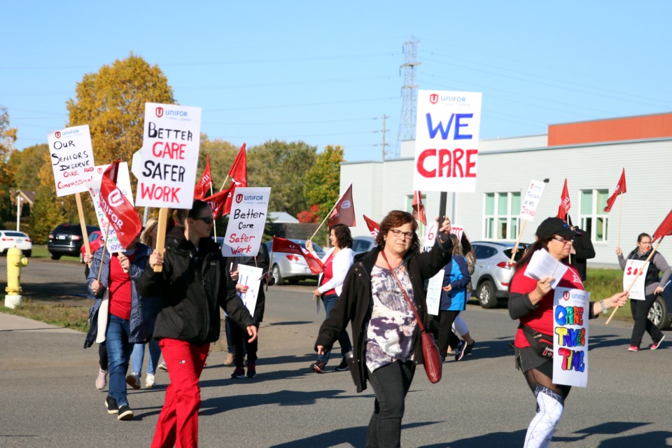 More than 100 Unifor Local 229 members held an information picket outside Hogarth Riverview Manor on Monday to bring awareness to working conditions inside the 400-bed facility. (Photos by Doug Diaczuk - Tbnewswatch.com). 