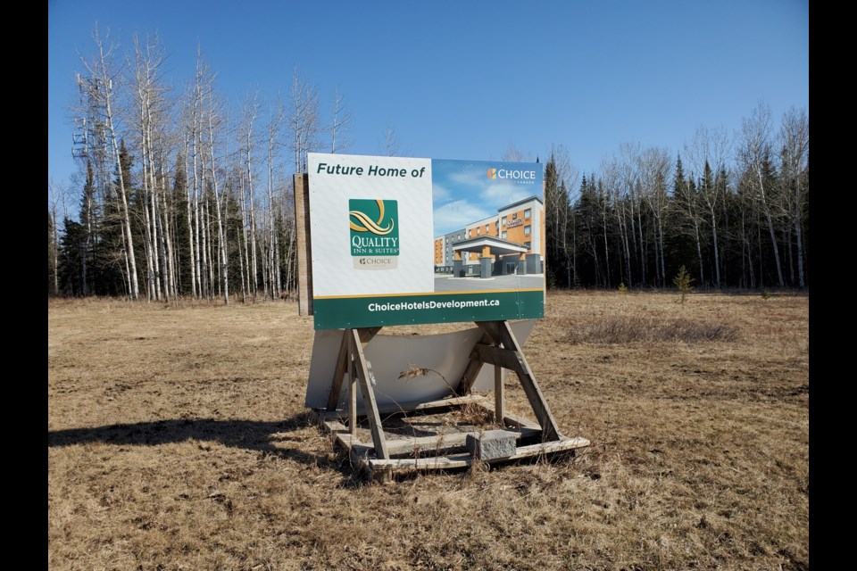 A 4 or 5-storey Quality Inn & Suites is planned for this site on Oliver Road (Tbnewswatch photo)
