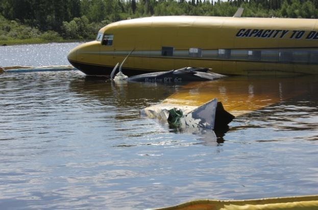 A North Star Air plane crashed into Eabamet Lake in June 2019 (Transportation Safety Board photo)