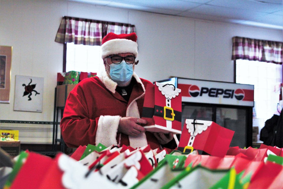 The Dew Drop Inn gave out gift bags along with Christmas meals Friday. (Photos by Ian Kaufman, tbnewswatch.com)