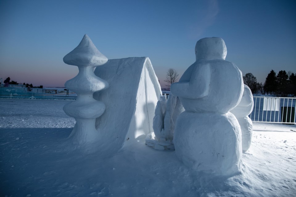 snow sculpture thunder bay