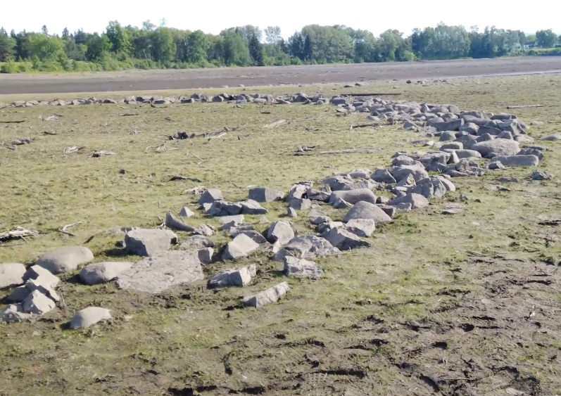 The draining of Boulevard Lake has exposed the rocks that make up a mysterious circle on the lake bed (Facebook/Lakehead Univ./CARIS