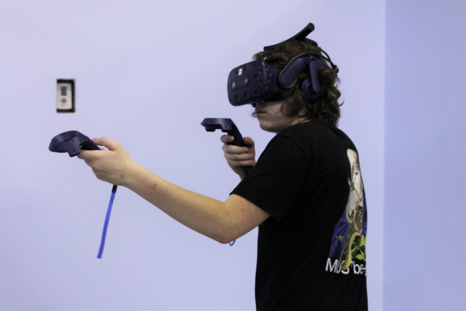 Players can experience numerous virtual worlds in three dimensions at Thunder VR. (Ian Kaufman, tbnewswatch.com)