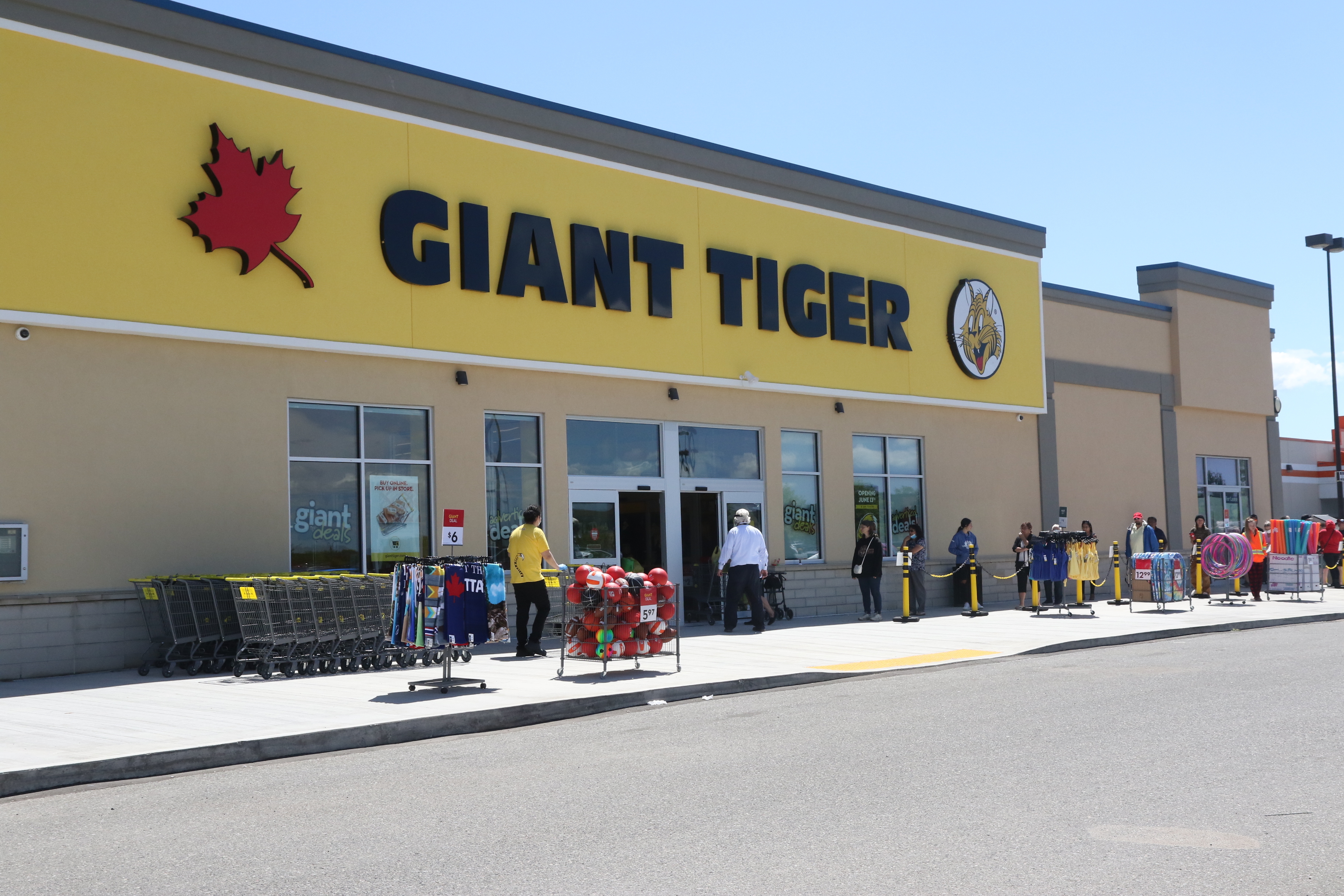 Giant Tiger opens doors 