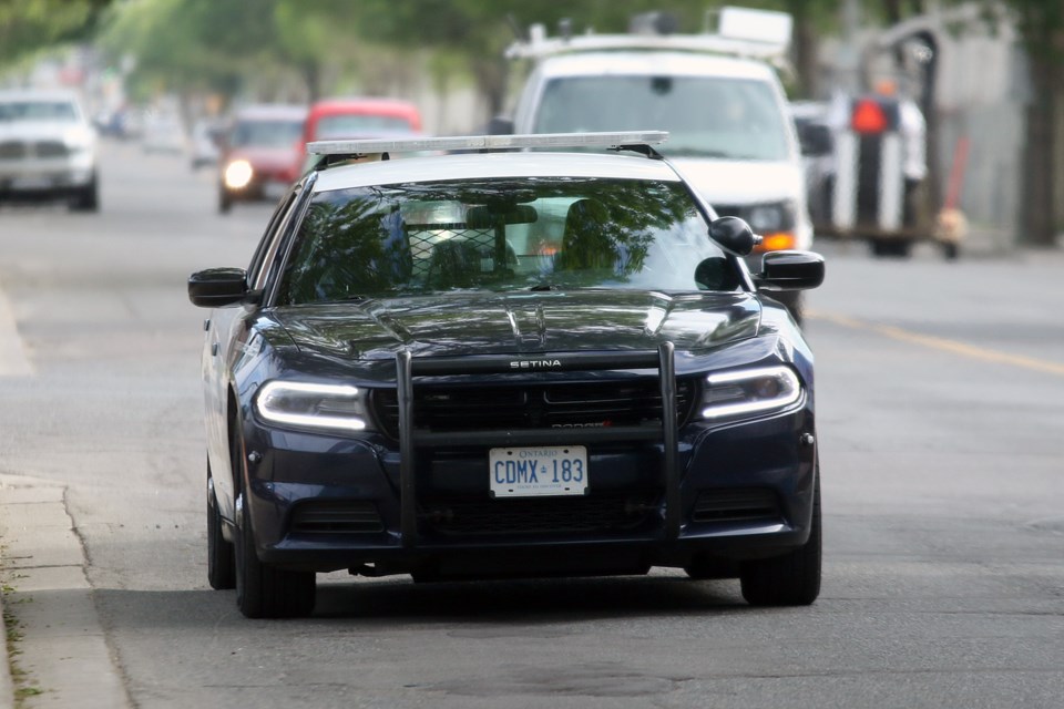 Thunder Bay Police on Wednesday, June 24, 2020 respond to a weapons call on Simpson Street. (Letih Dunick, tbnewswatch.com)