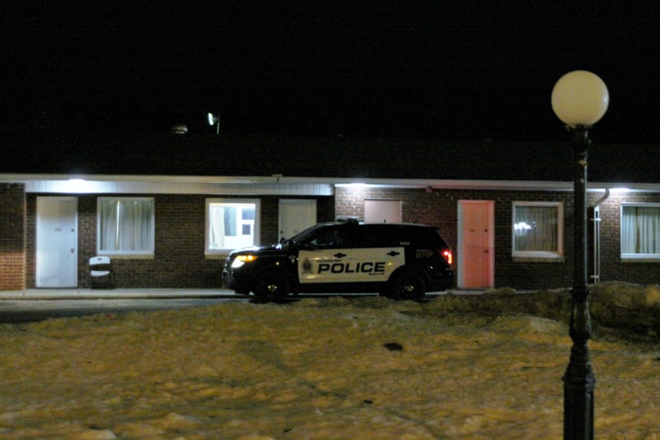 Thunder Bay police responded to an unspecified incident at the Kingsway Inn Sunday night. (Photos by Ian Kaufman, tbnewswatch.com)