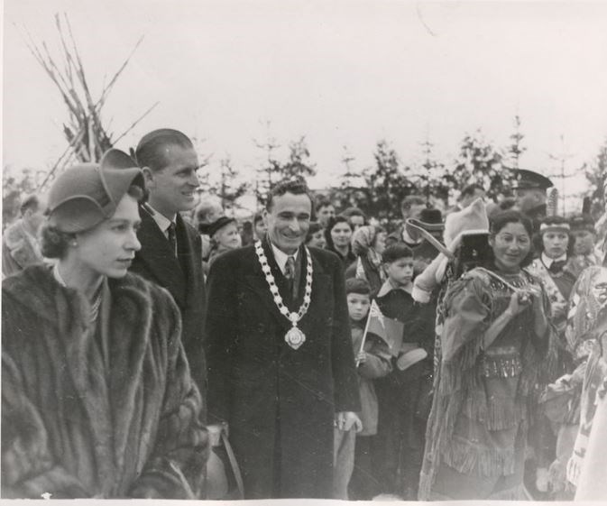 Queen Elizabeth and Prince Philip visit with the Indigenous community during a 1951 visit to Fort William. (City of Thunder Bay Archives)