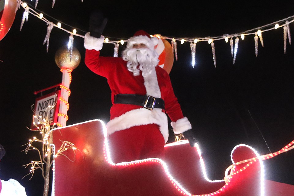 The Parade of Lights was back in Thunder Bay after a one-year absence, thrilling crowds on Saturday, Dec. 4, 2021. (Leith Dunick, tbnewswatch.com)