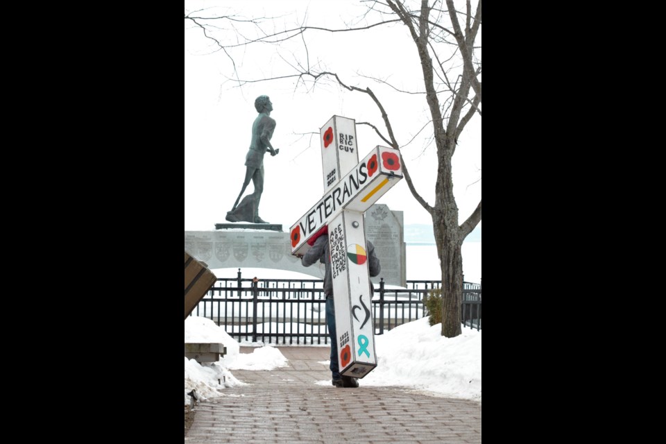 Warren Parke, who also goes by The Old Man, passed through Thunder Bay over the weekend on a cross-country trek to Ottawa. (Photos by Ian Kaufman, tbnewswatch.com)