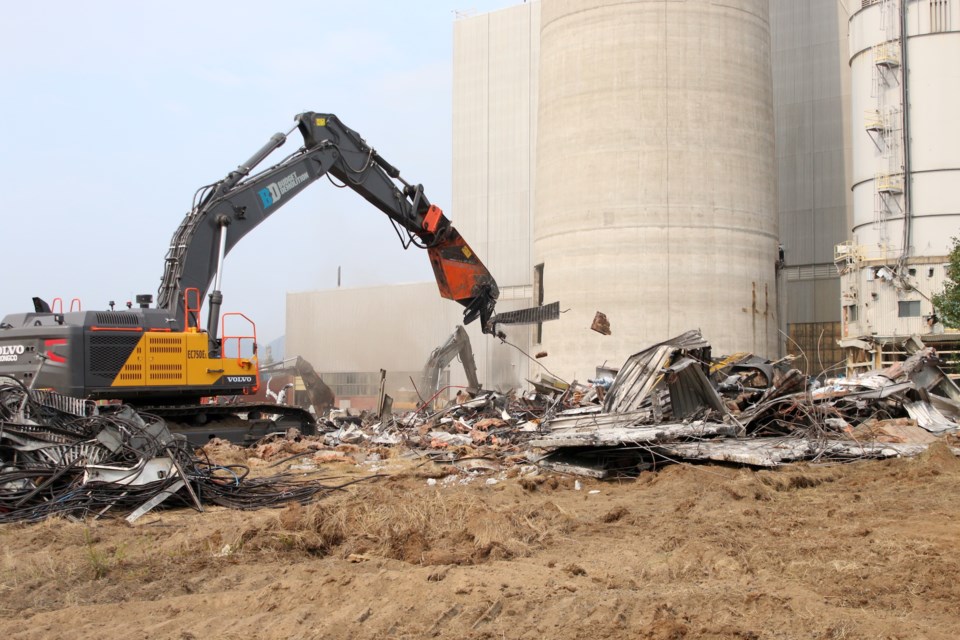 Demolition work is underway at the former Ontario Power Generation Thunder Bay Generating Station. (Photos by Doug Diaczuk - Tbnewswatch.com). 